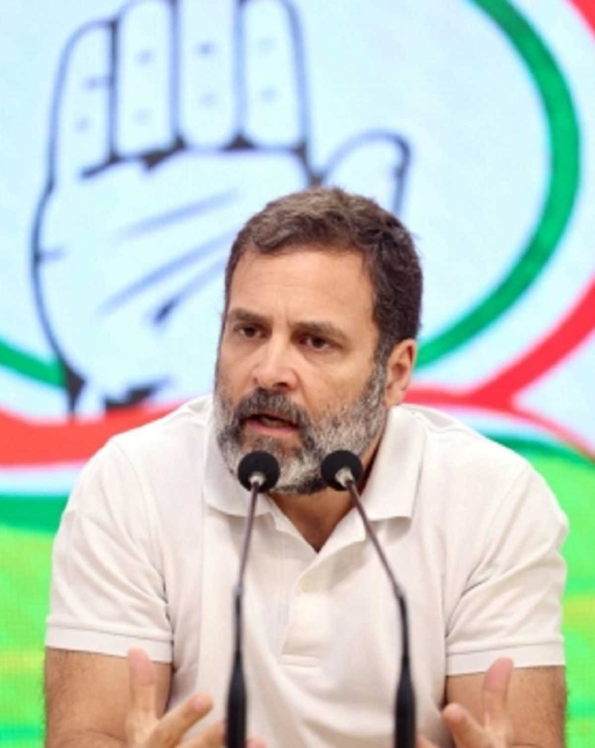 राहुल गाँधी ने कहा, मैं गांधी हूं, सावरकर नहीं और गांधी परिवार माफी नहीं मांगता